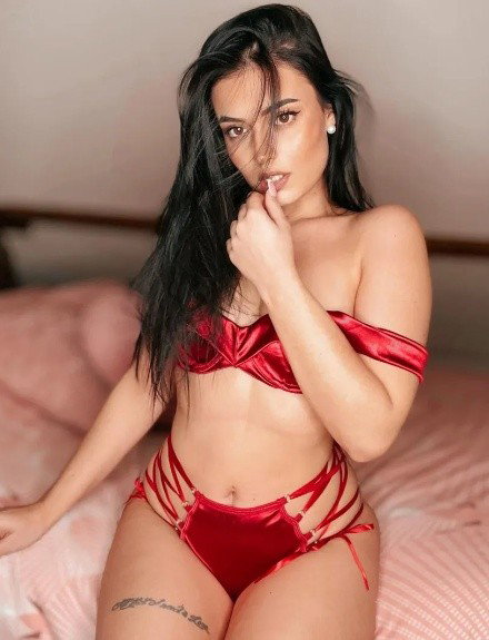 Caroline Modele Borntobefuck
