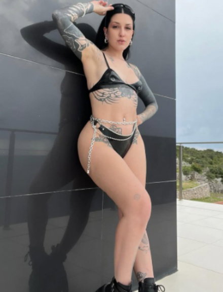 Morea Black Borntobefuck