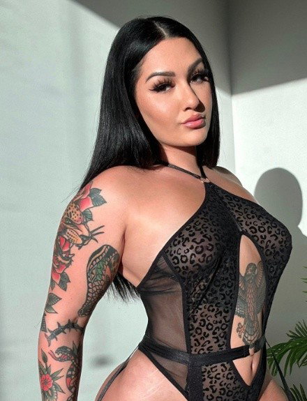 Roxanne Roselle Borntobefuck