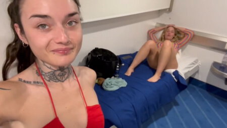 Chloe Chevalier Vlog avec son Amie Drôle Snow Deville Goth Blowjob Vidéo Porno Leaks Borntobefuck